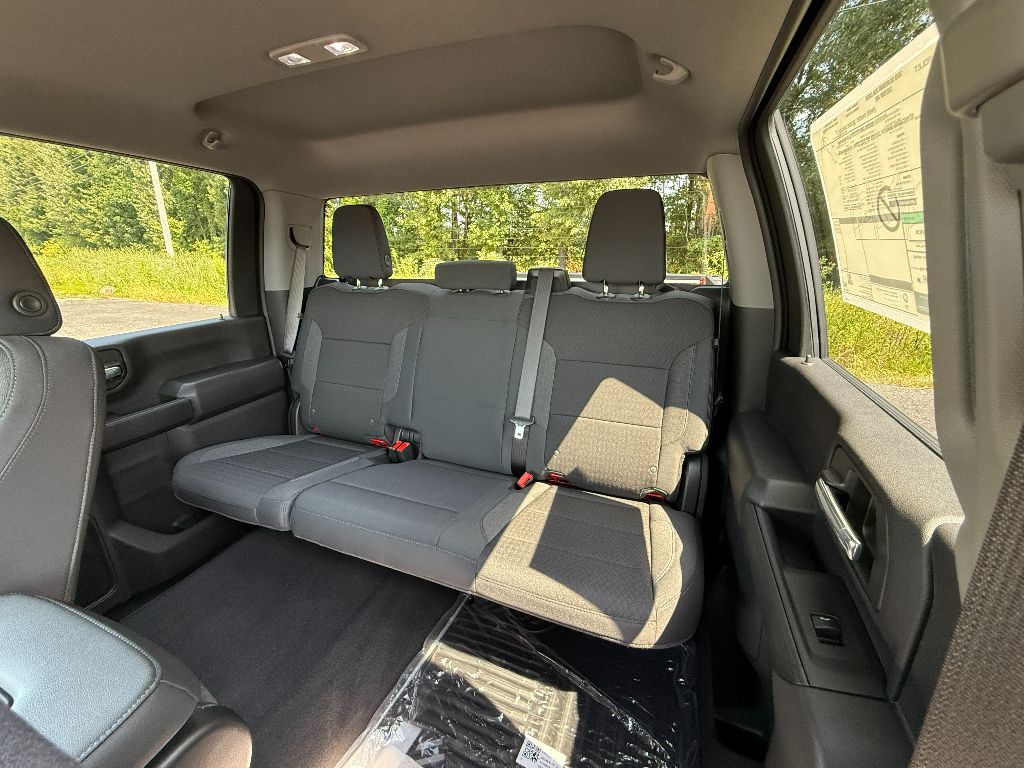 2025 Chevrolet Silverado 2500HD Custom photo 21