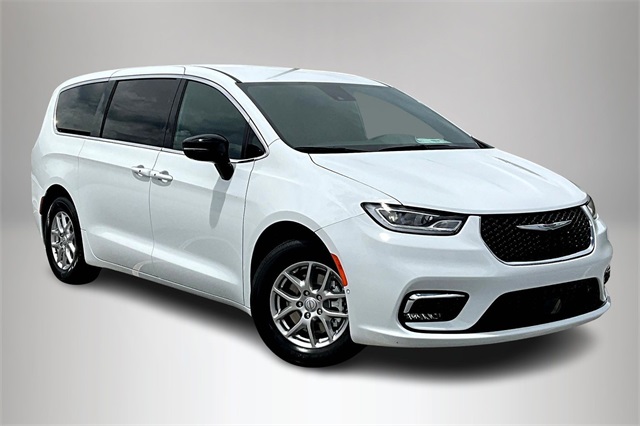 2026 Chrysler Pacifica Select's photo