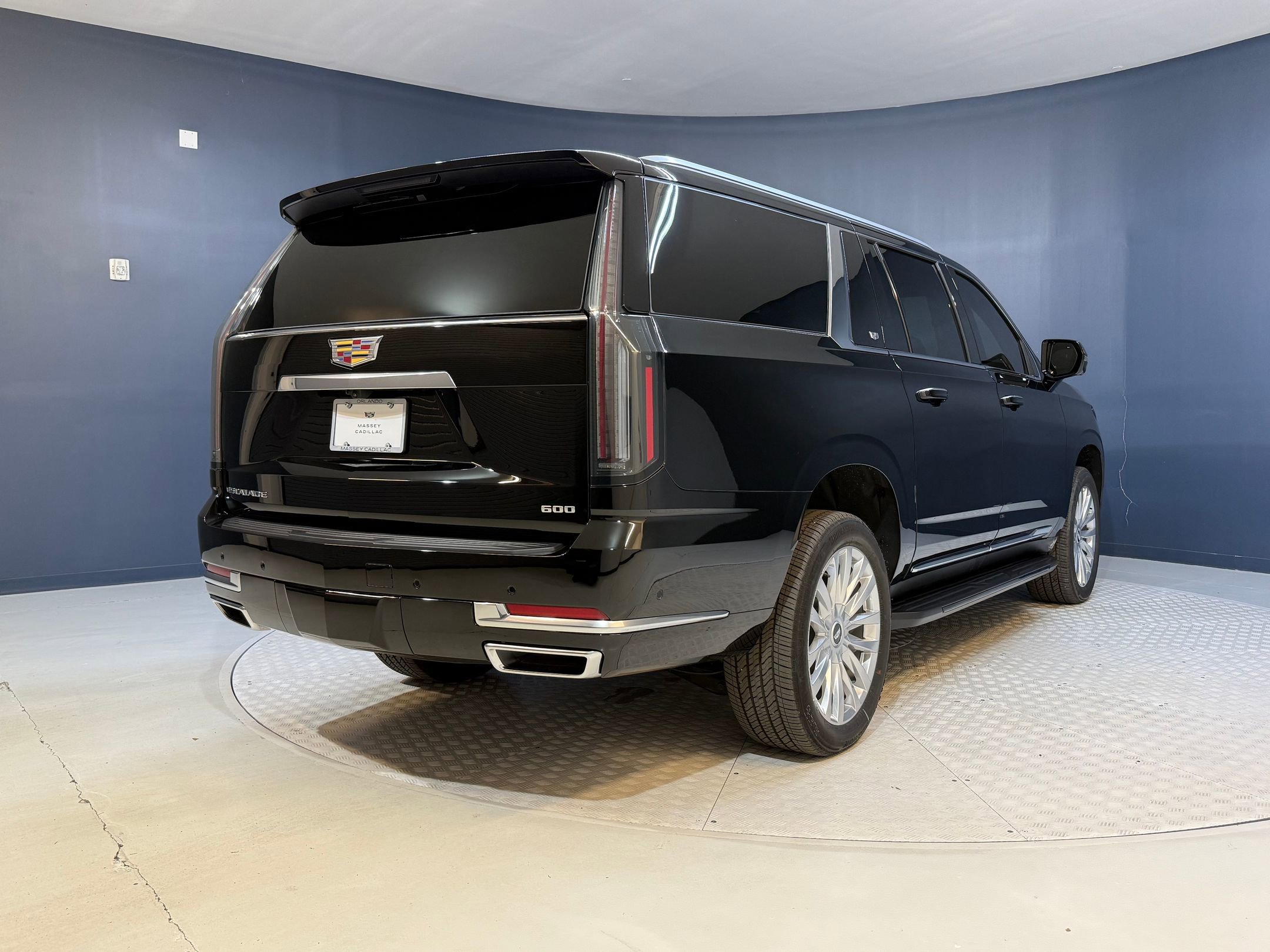 2025 Cadillac Escalade ESV Luxury photo 8