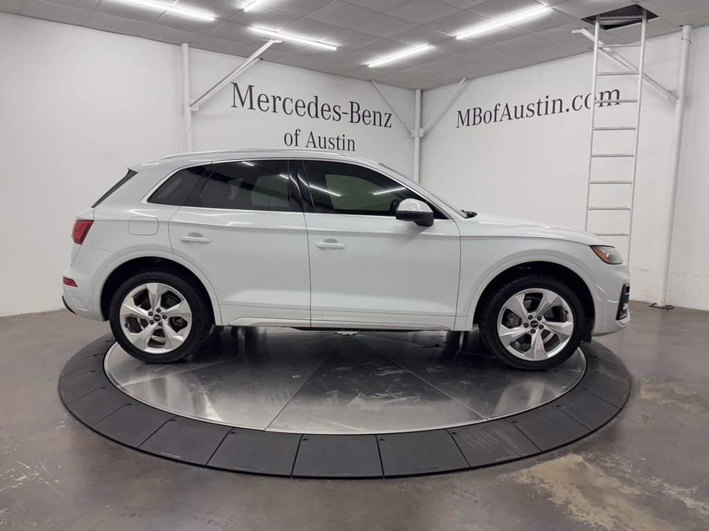 2021 Audi Q5 45 Premium Plus photo 2