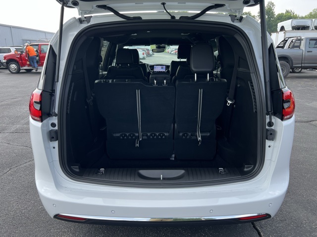 2026 Chrysler Pacifica photo 19