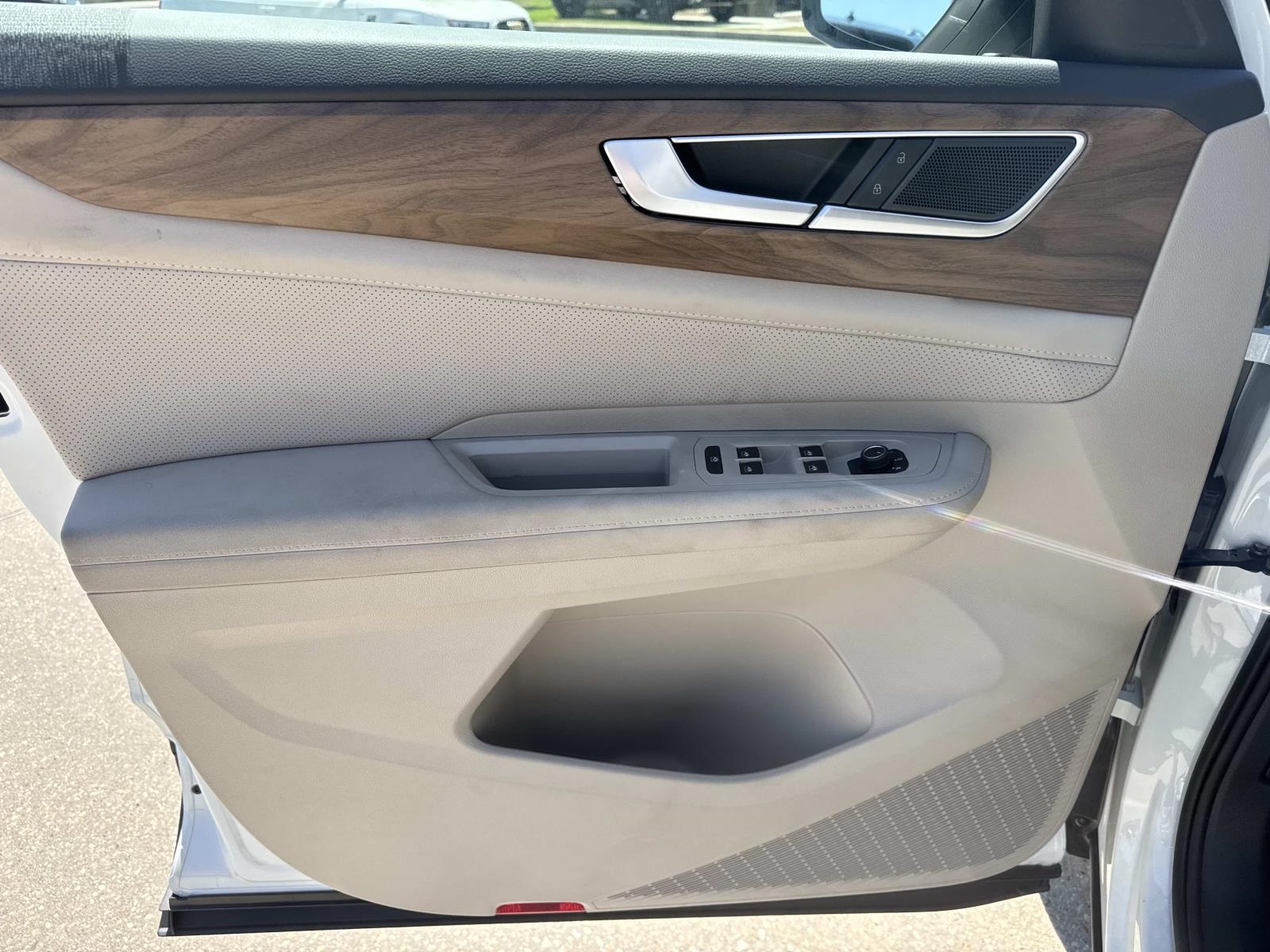 2025 Volkswagen Atlas SE photo 16