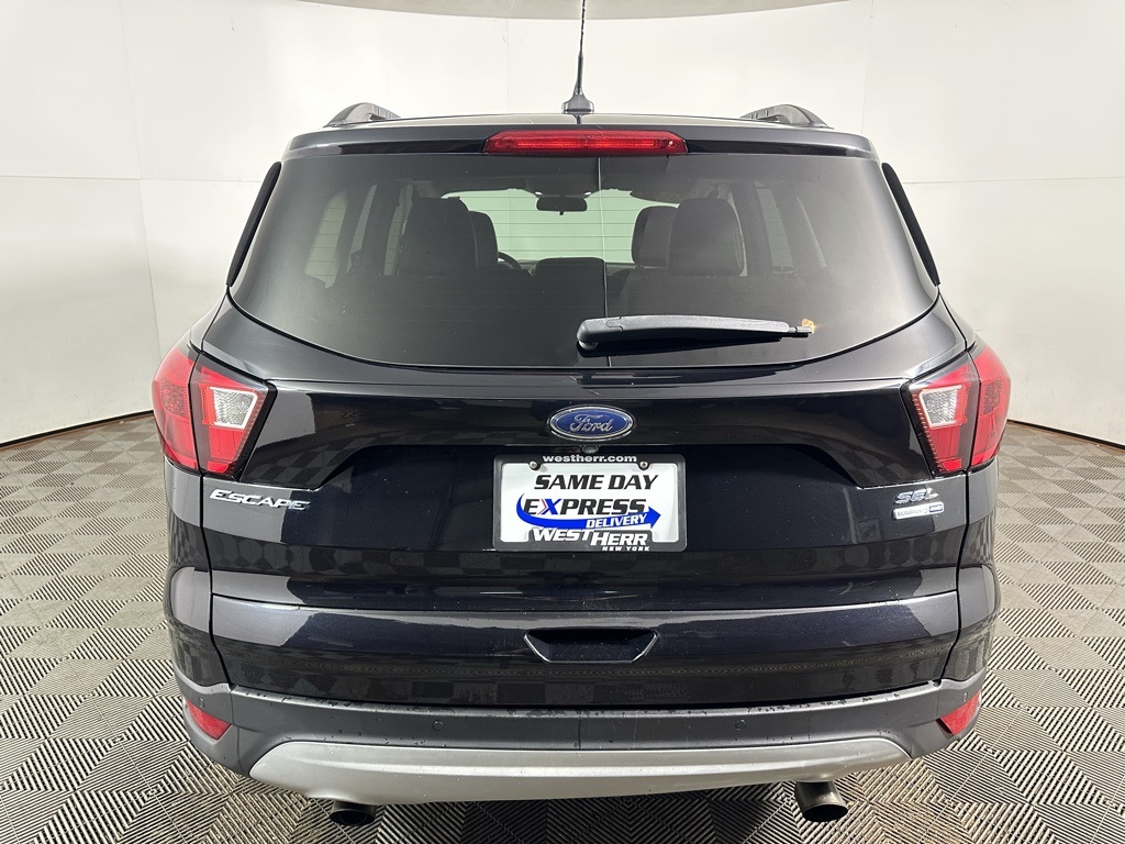 2019 Ford Escape SEL photo 4