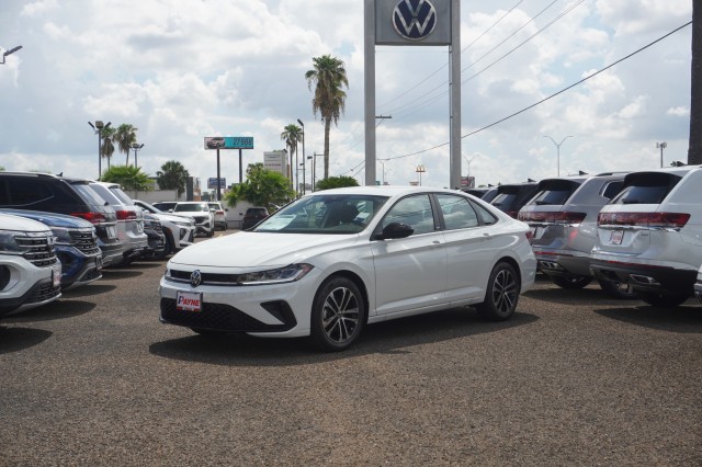 2025 Volkswagen Jetta Sport's photo