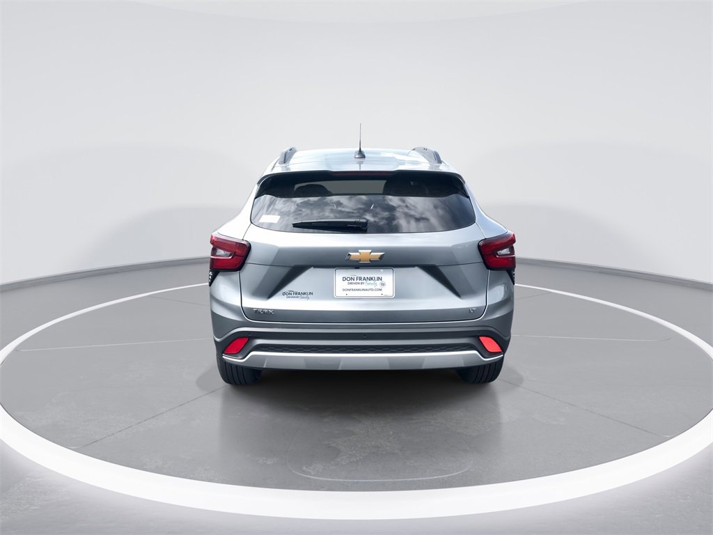 2025 Chevrolet Trax LT photo 7