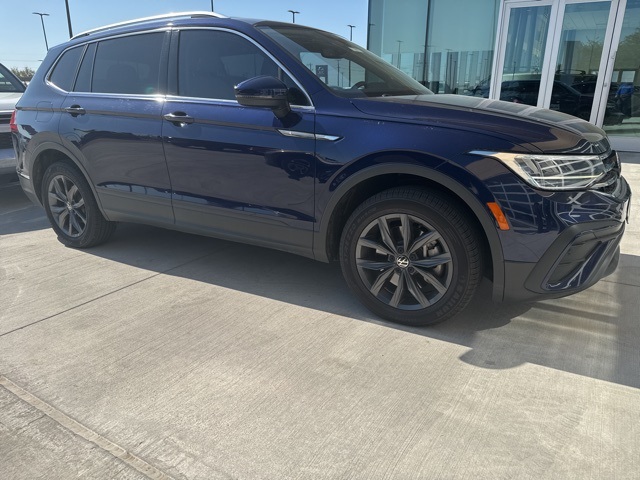 2023 Volkswagen Tiguan SE photo 2