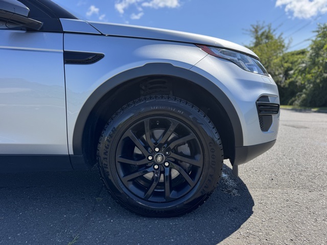 2017 Land Rover Discovery Sport SE photo 9