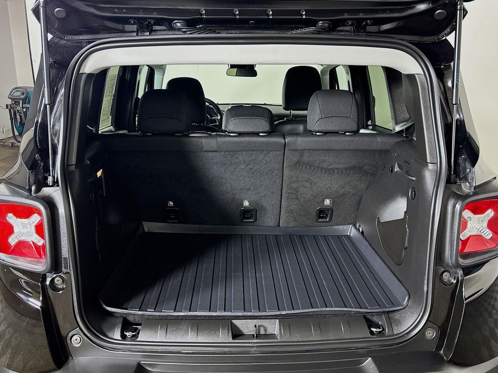 2023 Jeep Renegade Altitude photo 19