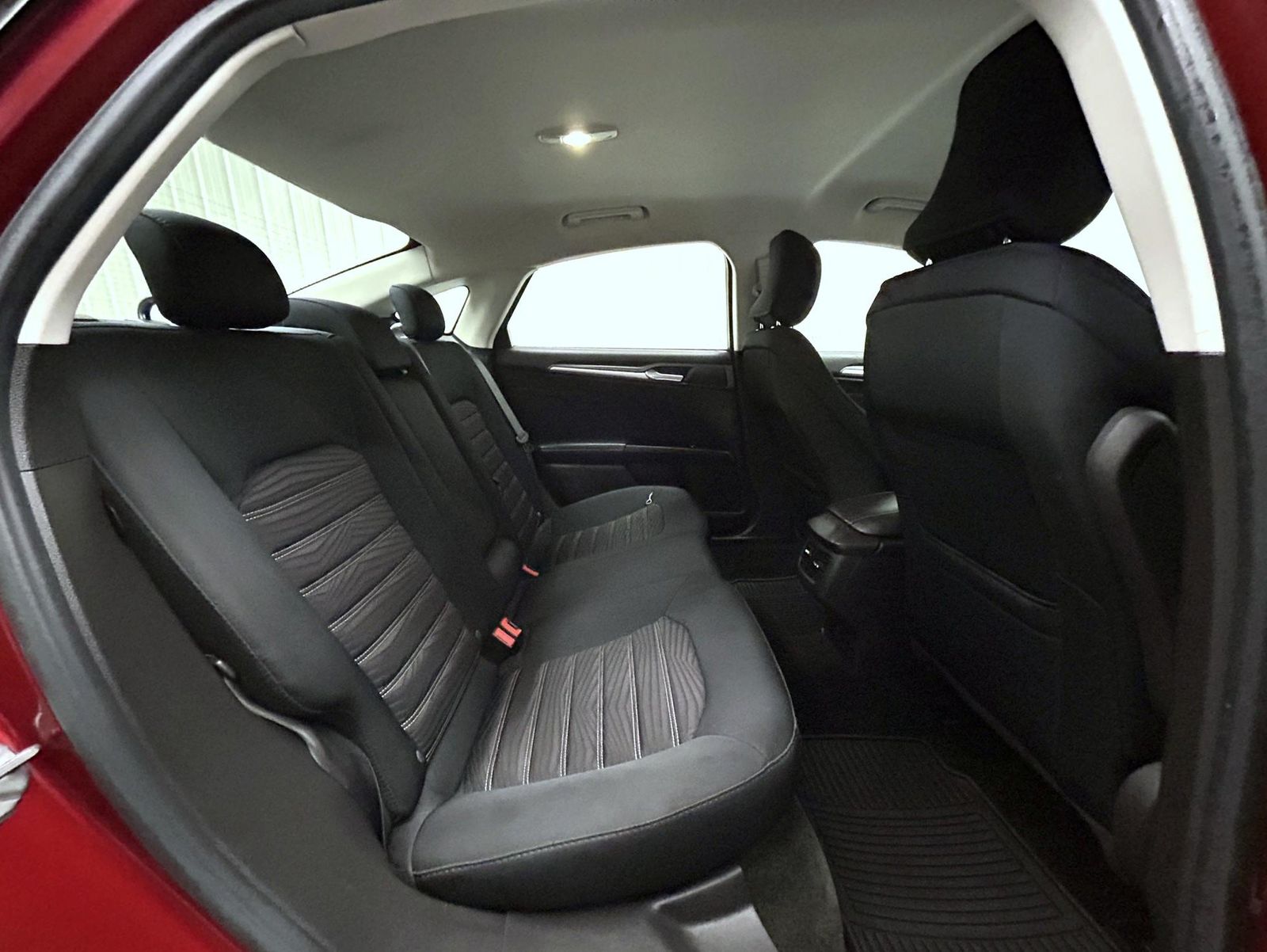 2016 Ford Fusion SE photo 18