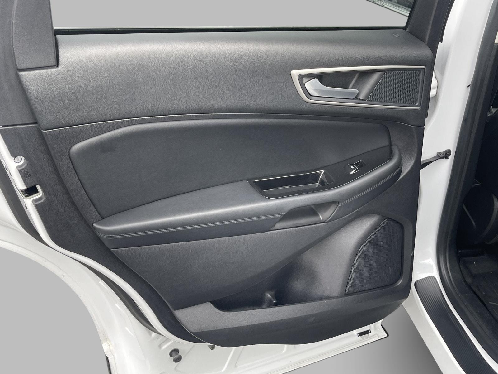 2019 Ford Edge SEL photo 19