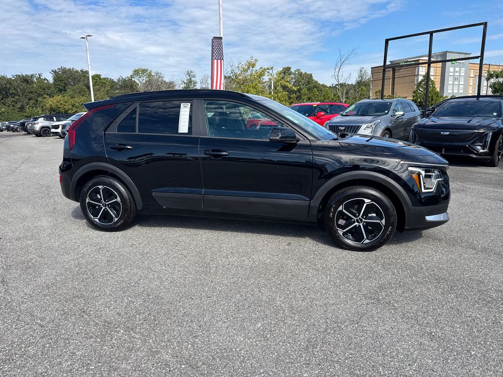 2024 Kia Niro LX photo 2
