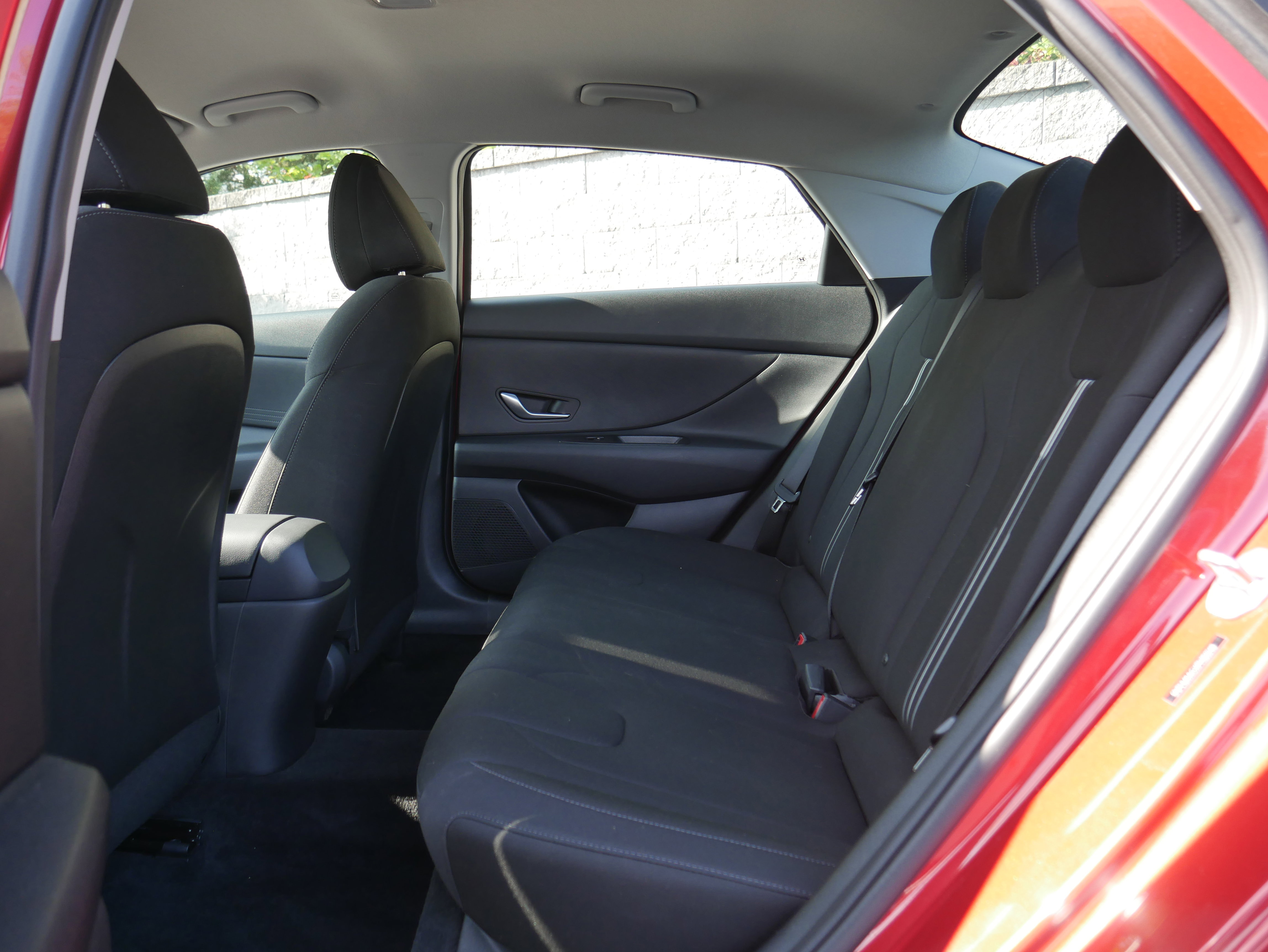 2023 Hyundai Elantra SEL photo 2