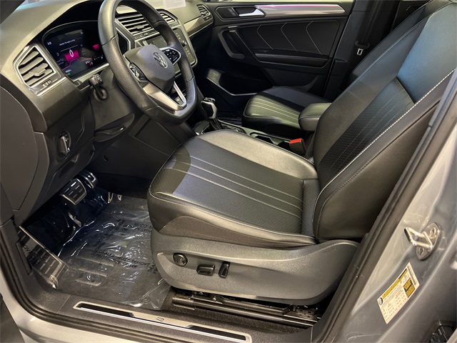 2024 Volkswagen Tiguan SE R-Line Black photo 4