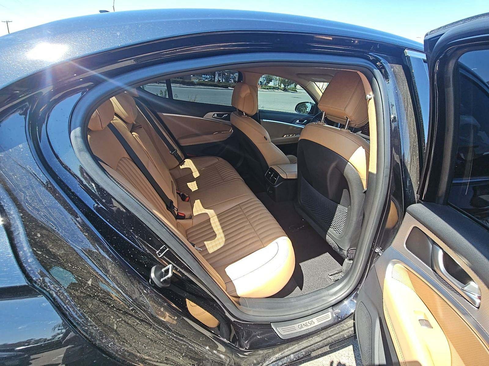 2022 Genesis G70 3.3T photo 9