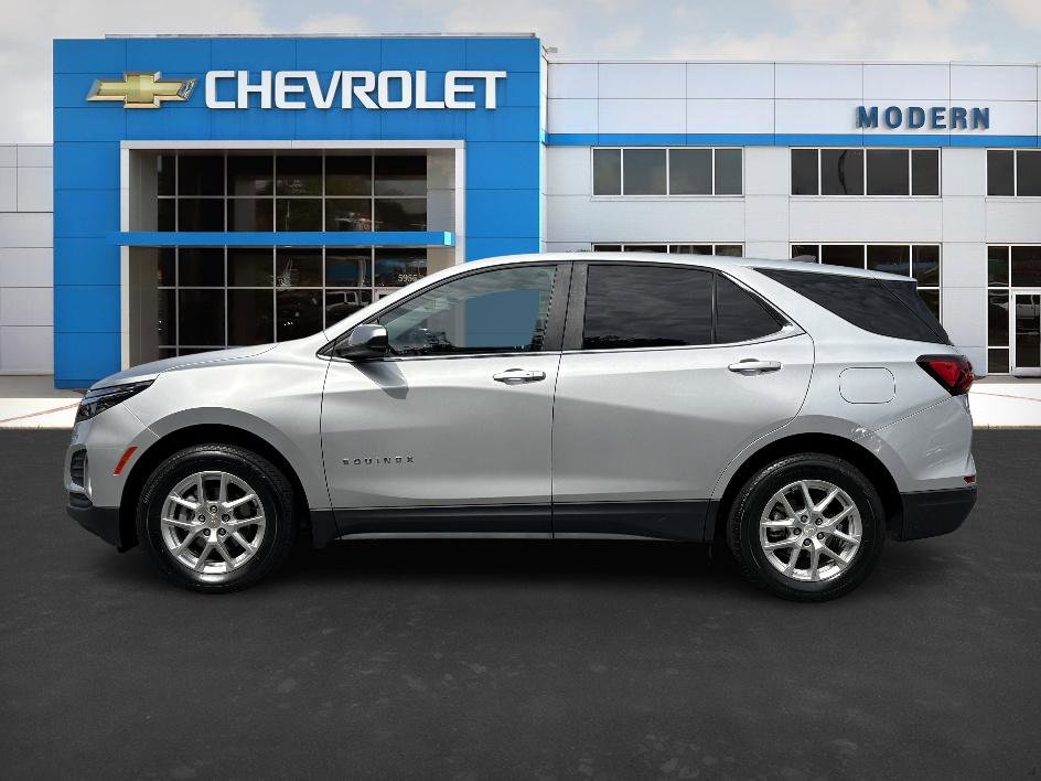 2022 Chevrolet Equinox LT photo 2