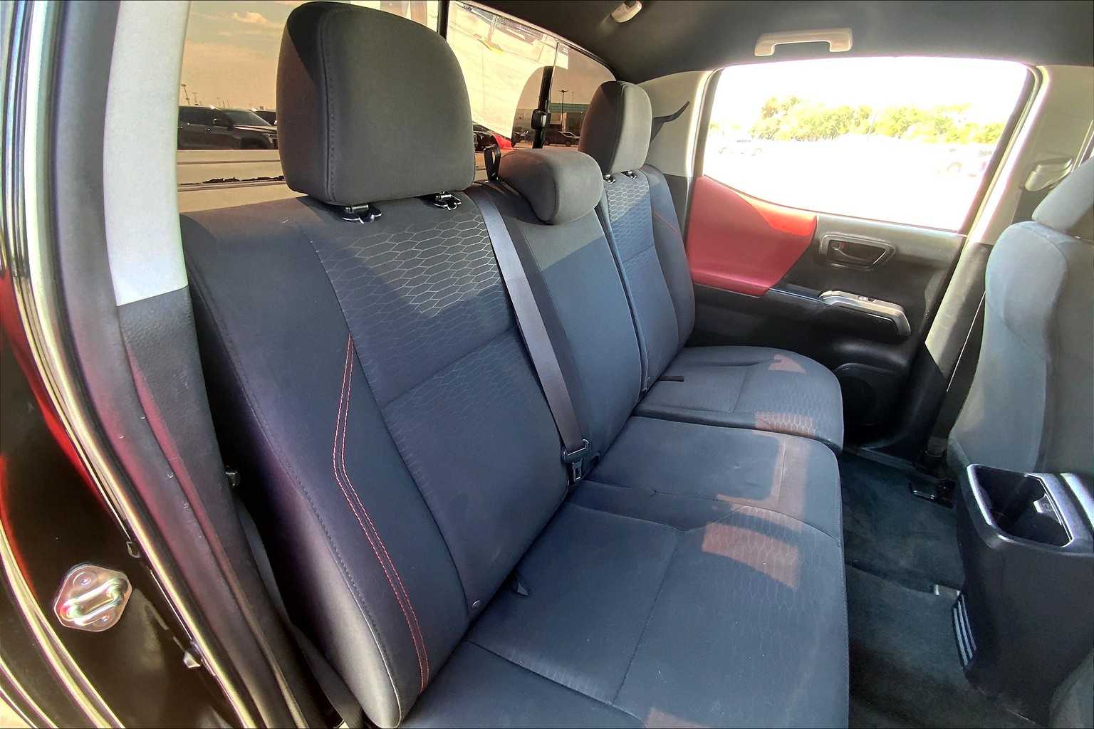 2017 Toyota Tacoma SR5 photo 18