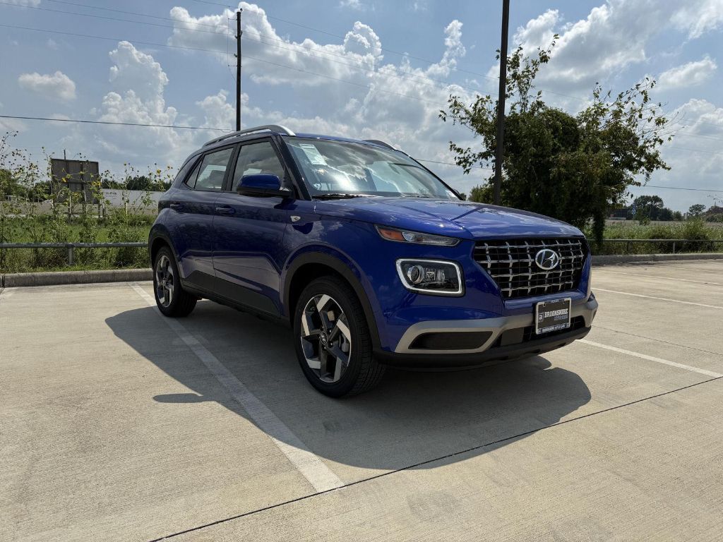 2025 Hyundai Venue Limited photo 2