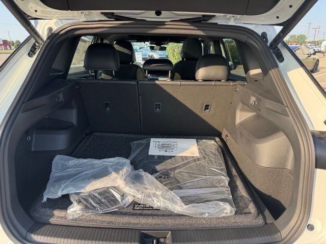2025 Volkswagen Tiguan SE R-Line Black photo 12