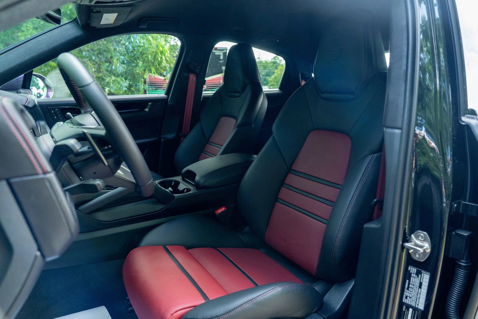 2024 Porsche Cayenne Turbo GT photo 4