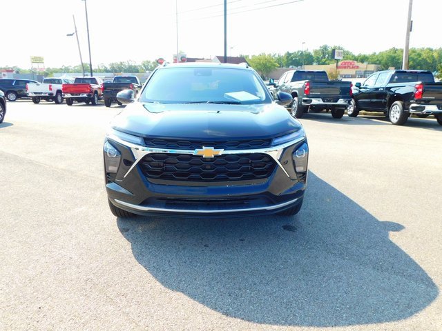 2025 Chevrolet Trax LT photo 8