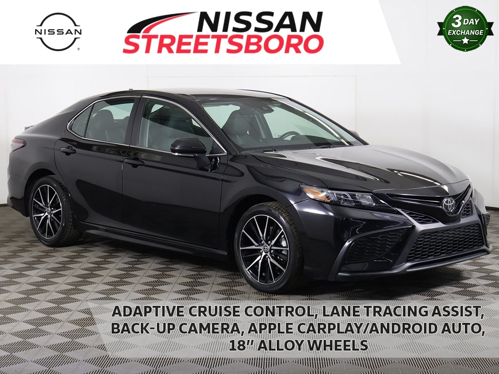 2024 Toyota Camry SE's photo