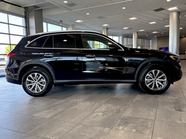 2026 Mercedes Benz GLC 300 4MATIC photo 2