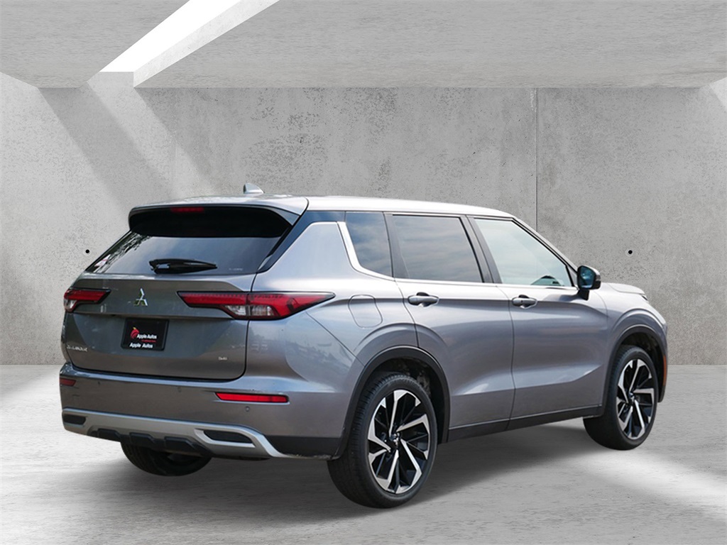 2022 Mitsubishi Outlander SE photo 3