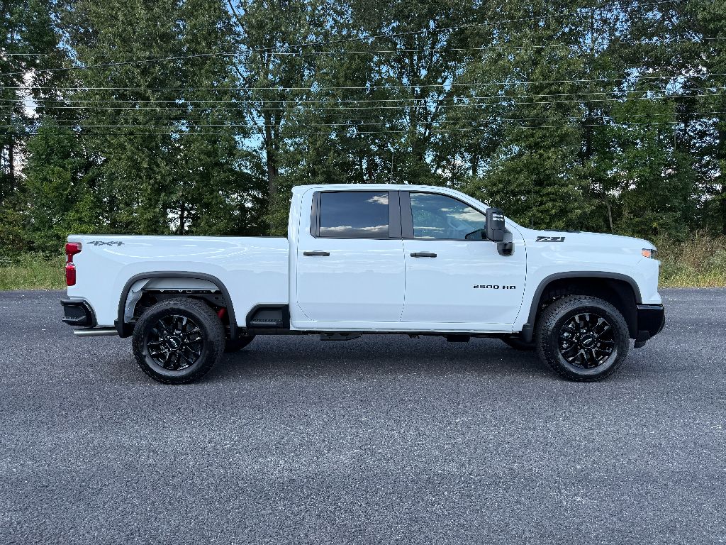 2025 Chevrolet Silverado 2500HD Custom photo 11