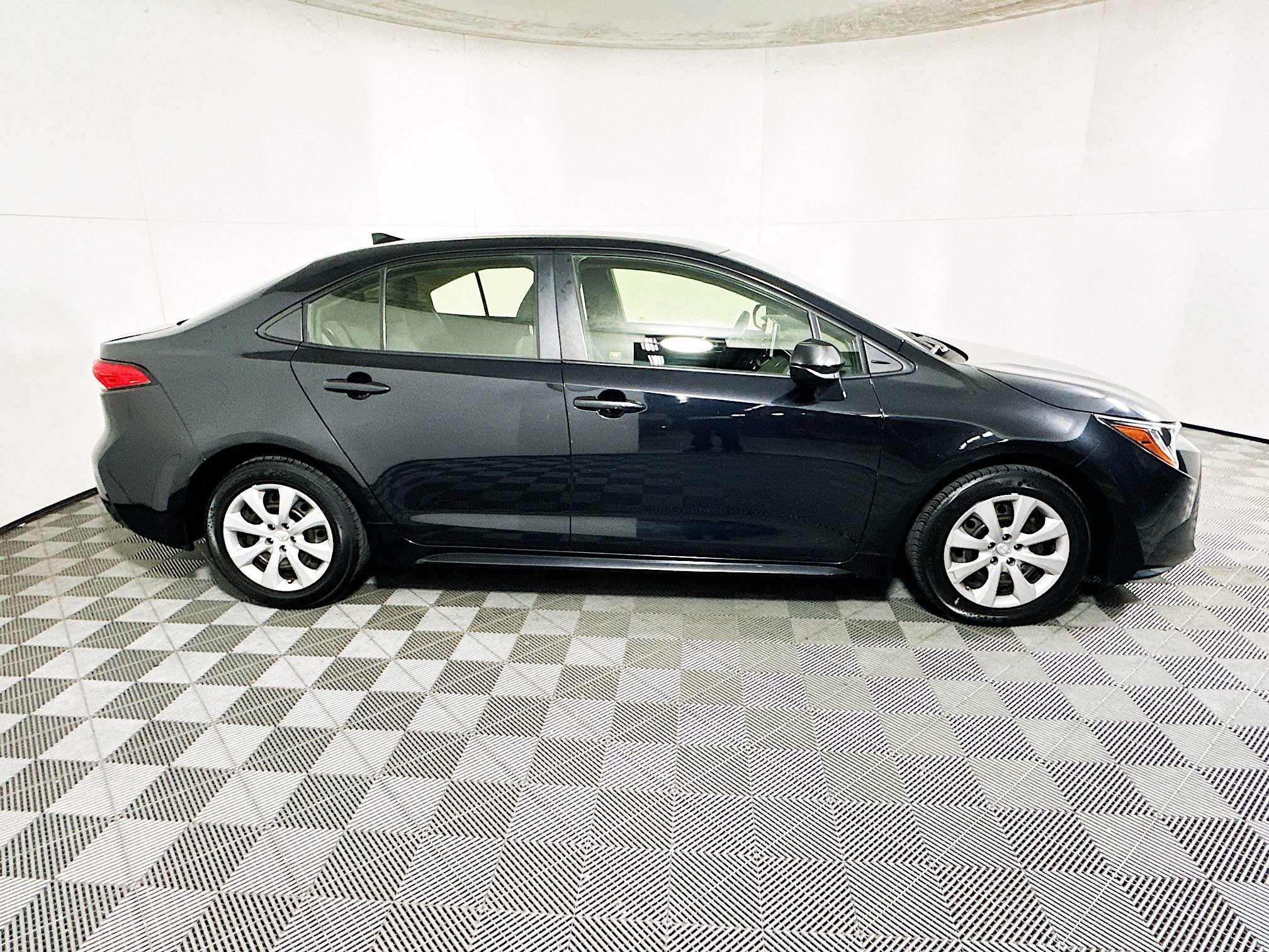 Used 2020 Toyota Corolla LE with VIN JTDEPRAE5LJ005578 for sale in Coconut Creek, FL