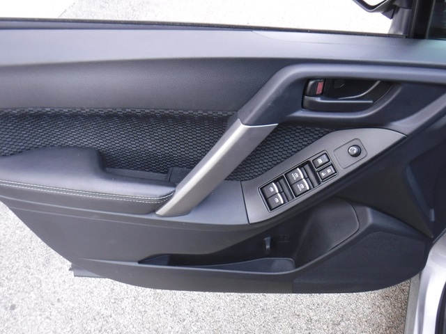 2018 Subaru Forester 2.5i Premium photo 13