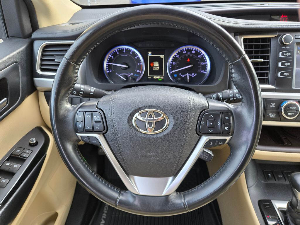 2019 Toyota Highlander XLE photo 14