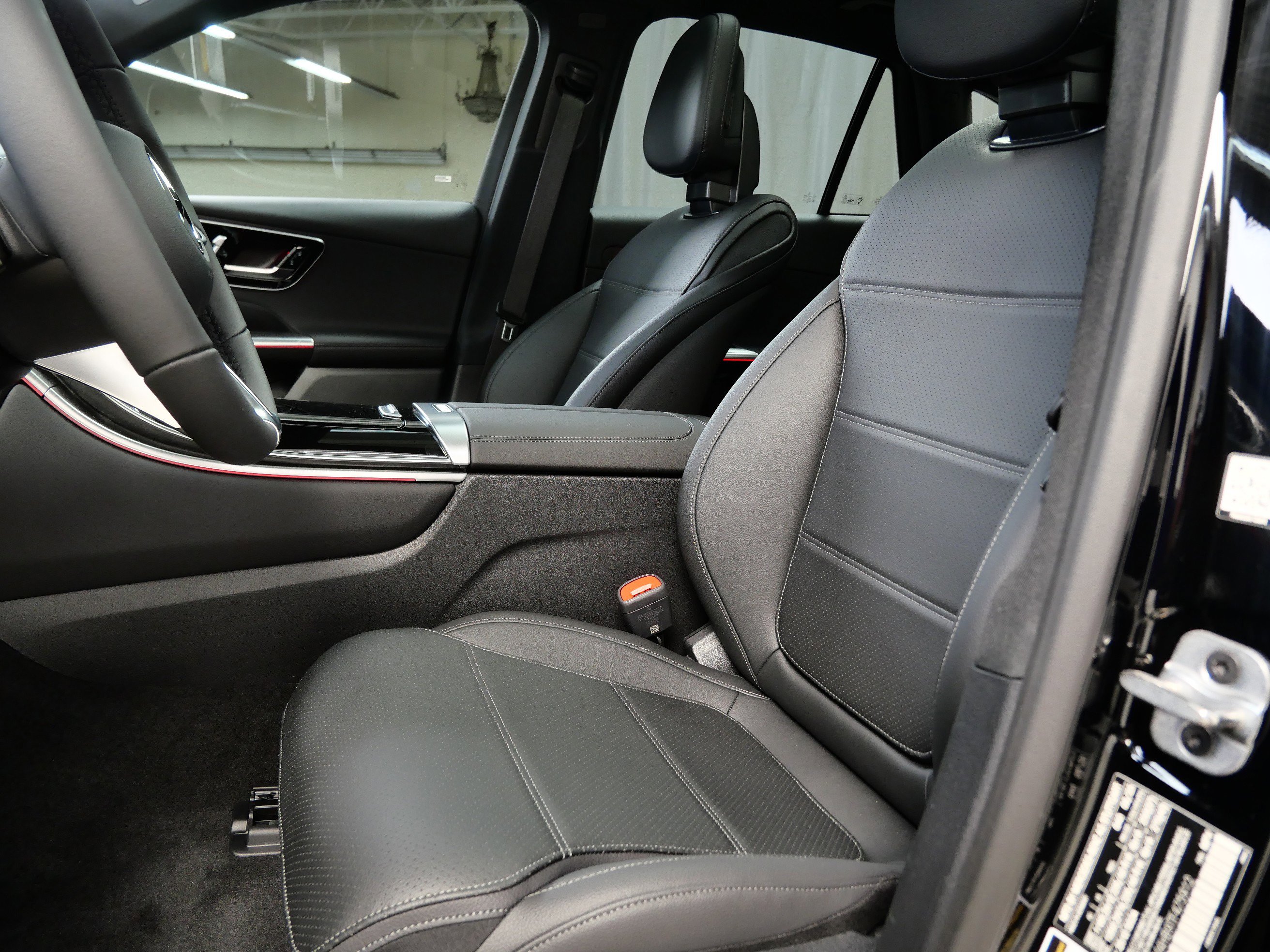 2026 Mercedes Benz GLC 300 4MATIC photo 2