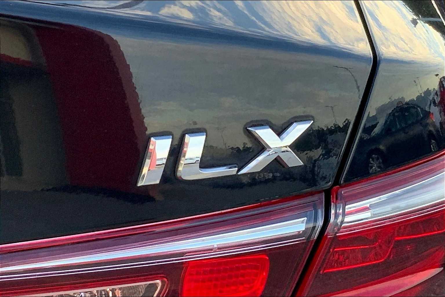 2017 Acura ILX Base photo 9