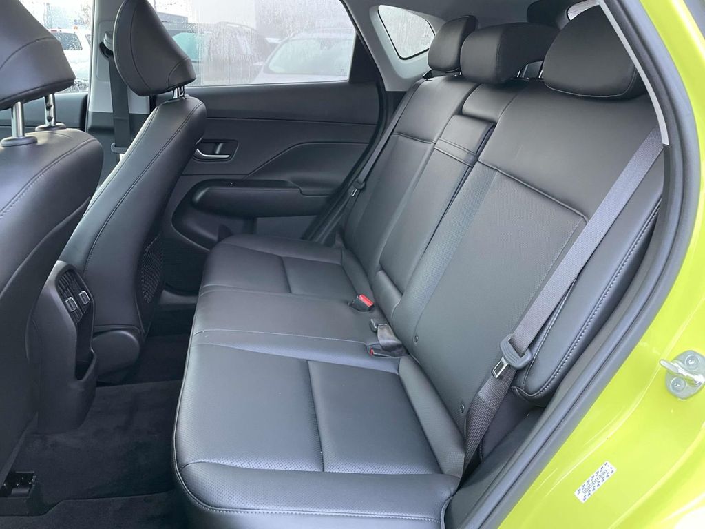 2025 Hyundai Kona Limited photo 2