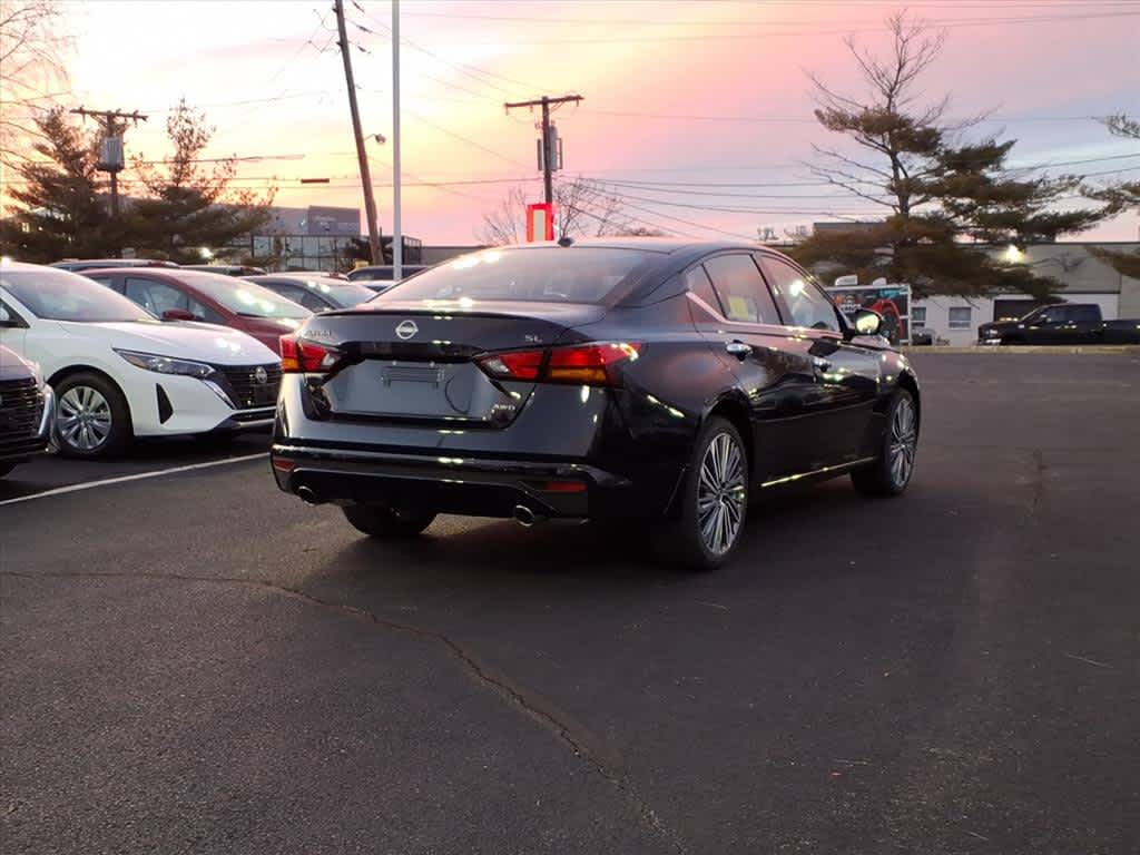 2025 Nissan Altima SL photo 3
