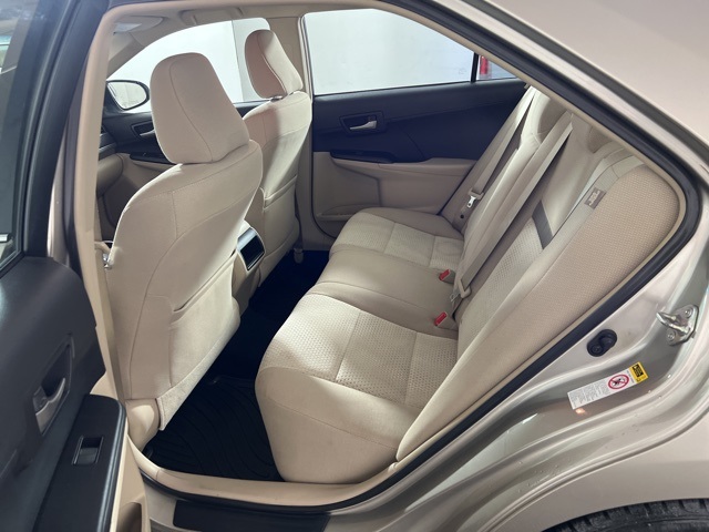 2014 Toyota Camry SE photo 17