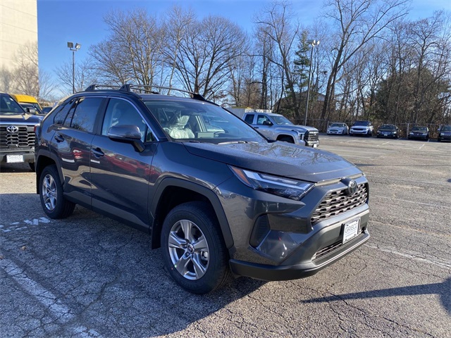 2025 Toyota RAV4 XLE's photo
