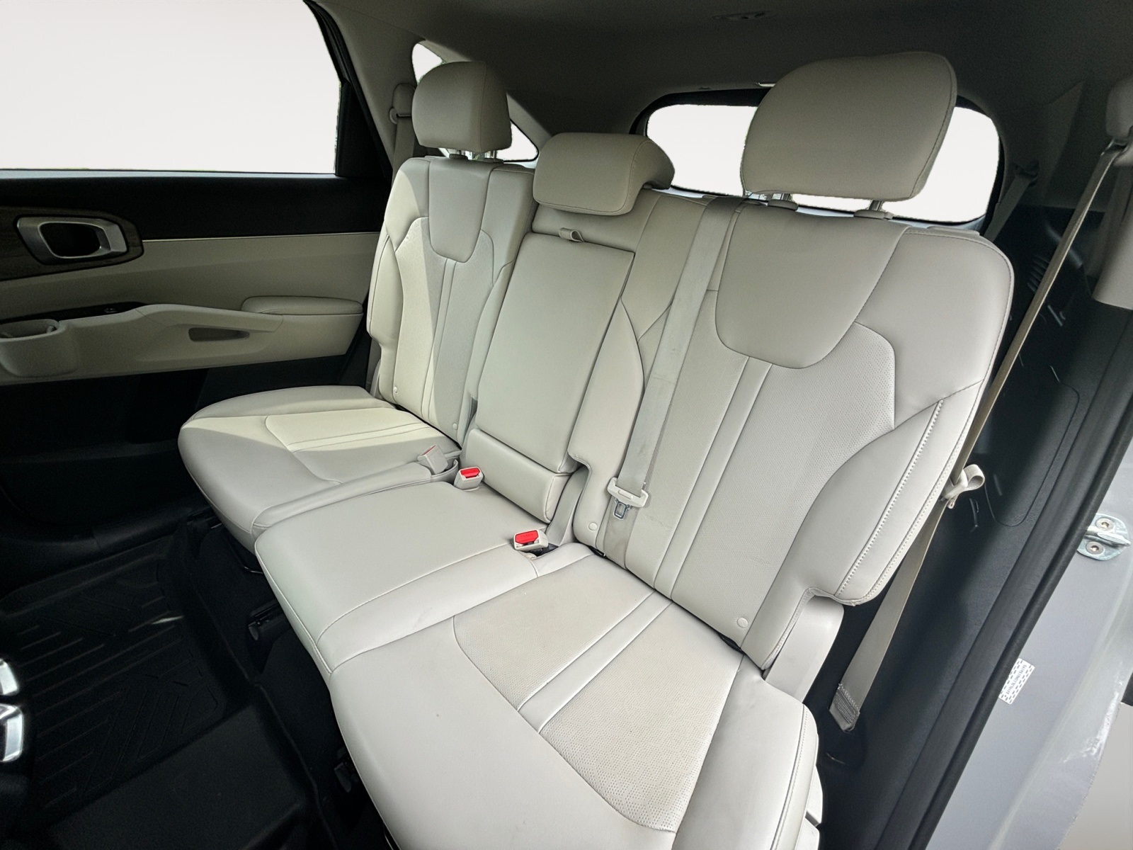 2022 Kia Sorento S photo 11