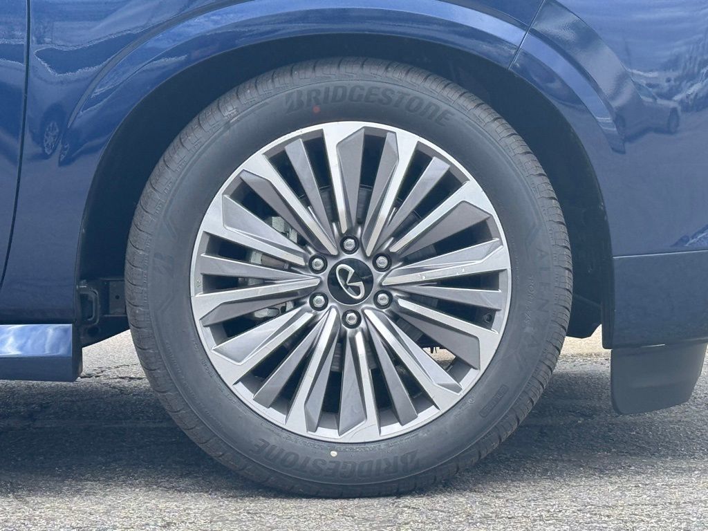 2025 Infiniti QX80 Luxe photo 3