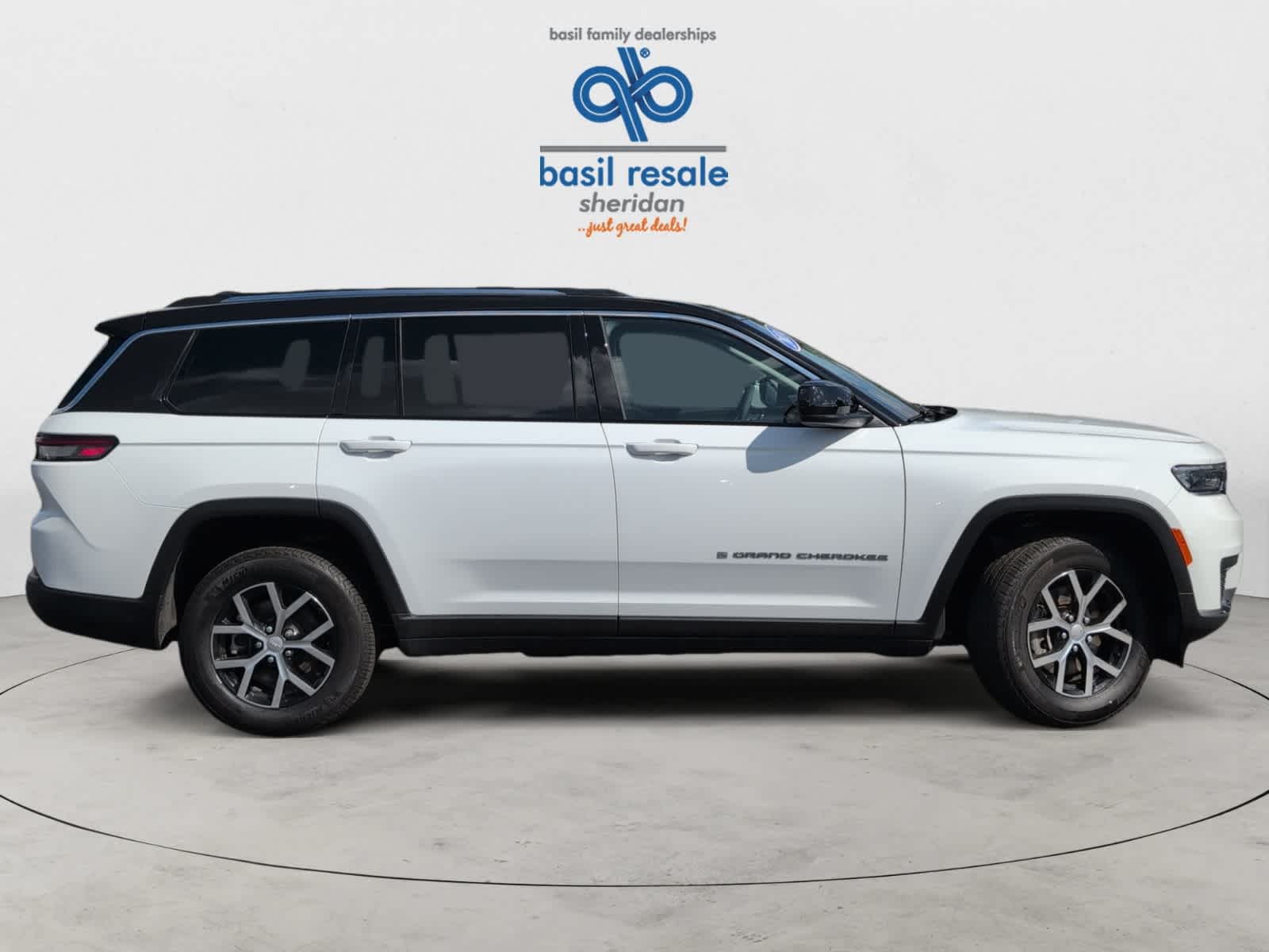 2024 Jeep Grand Cherokee Laredo photo 6