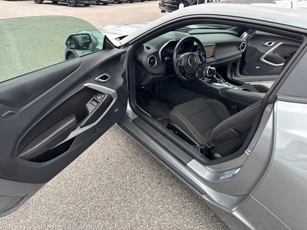 2024 Chevrolet Camaro 1LT photo 10