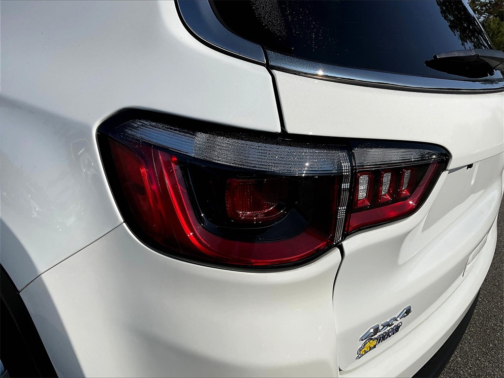 2022 Jeep Compass Latitude Lux photo 31