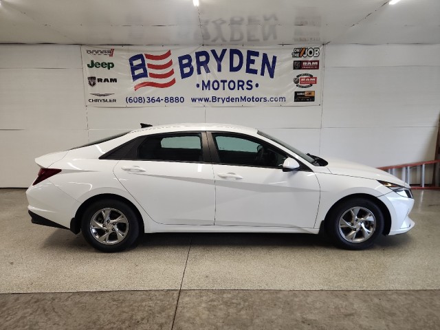 2022 Hyundai Elantra SE