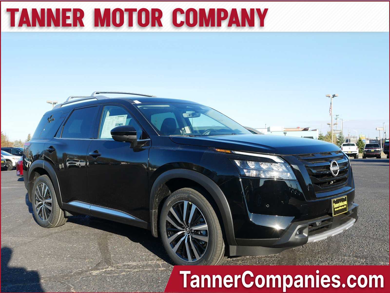 2025 Nissan Pathfinder Platinum's photo