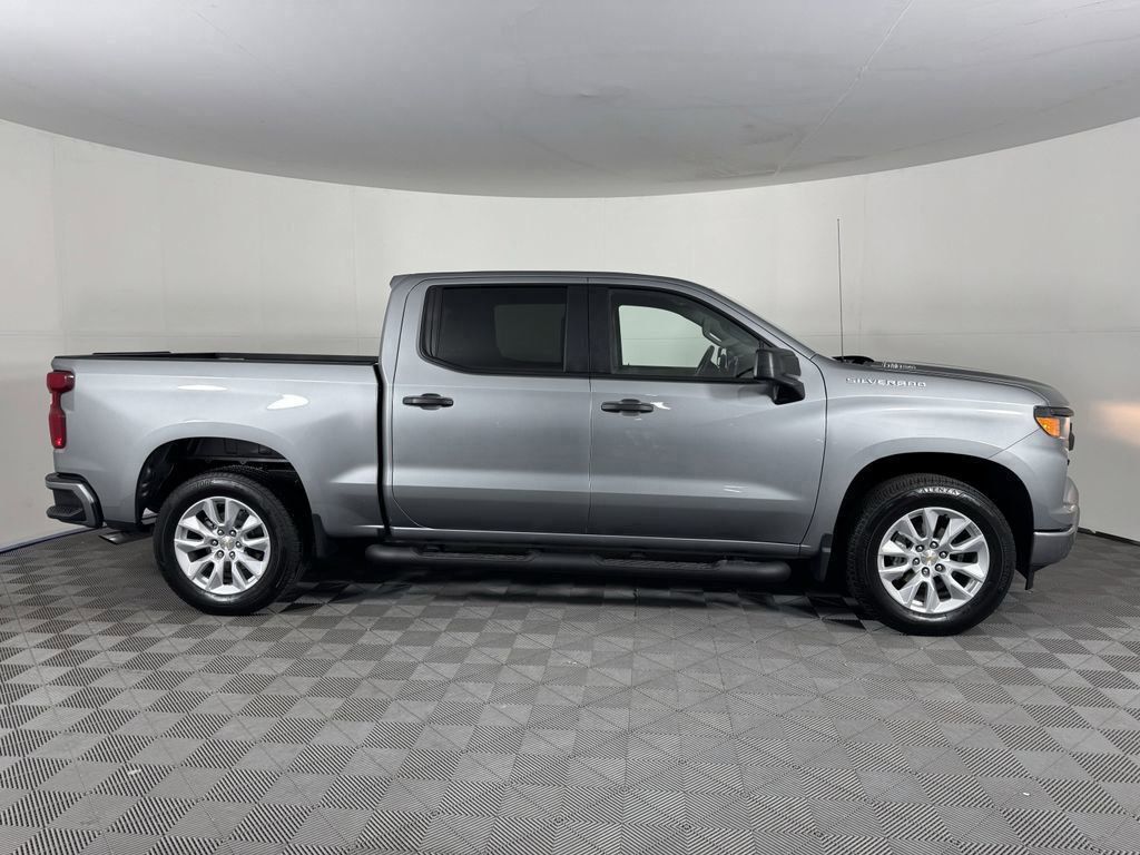 2025 Chevrolet Silverado 1500 Custom photo 2