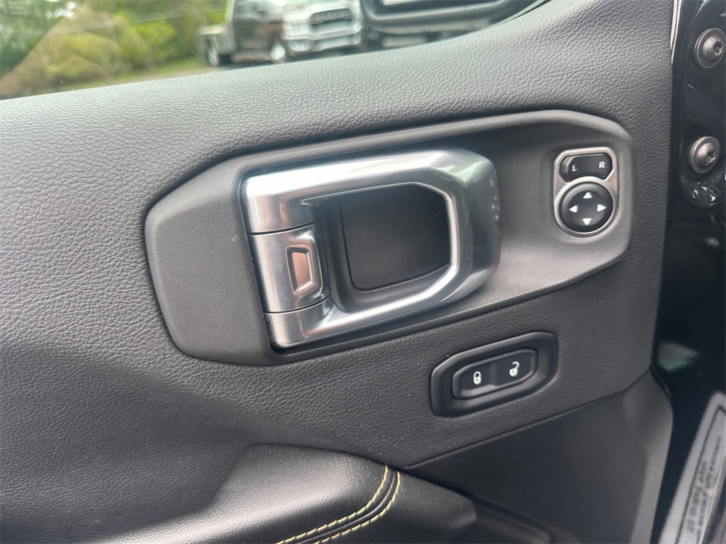 2024 Jeep Wrangler Sahara photo 27