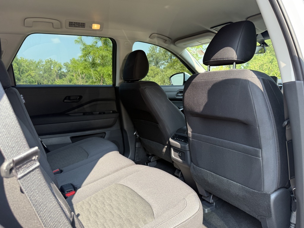 2025 Nissan Pathfinder SV photo 27