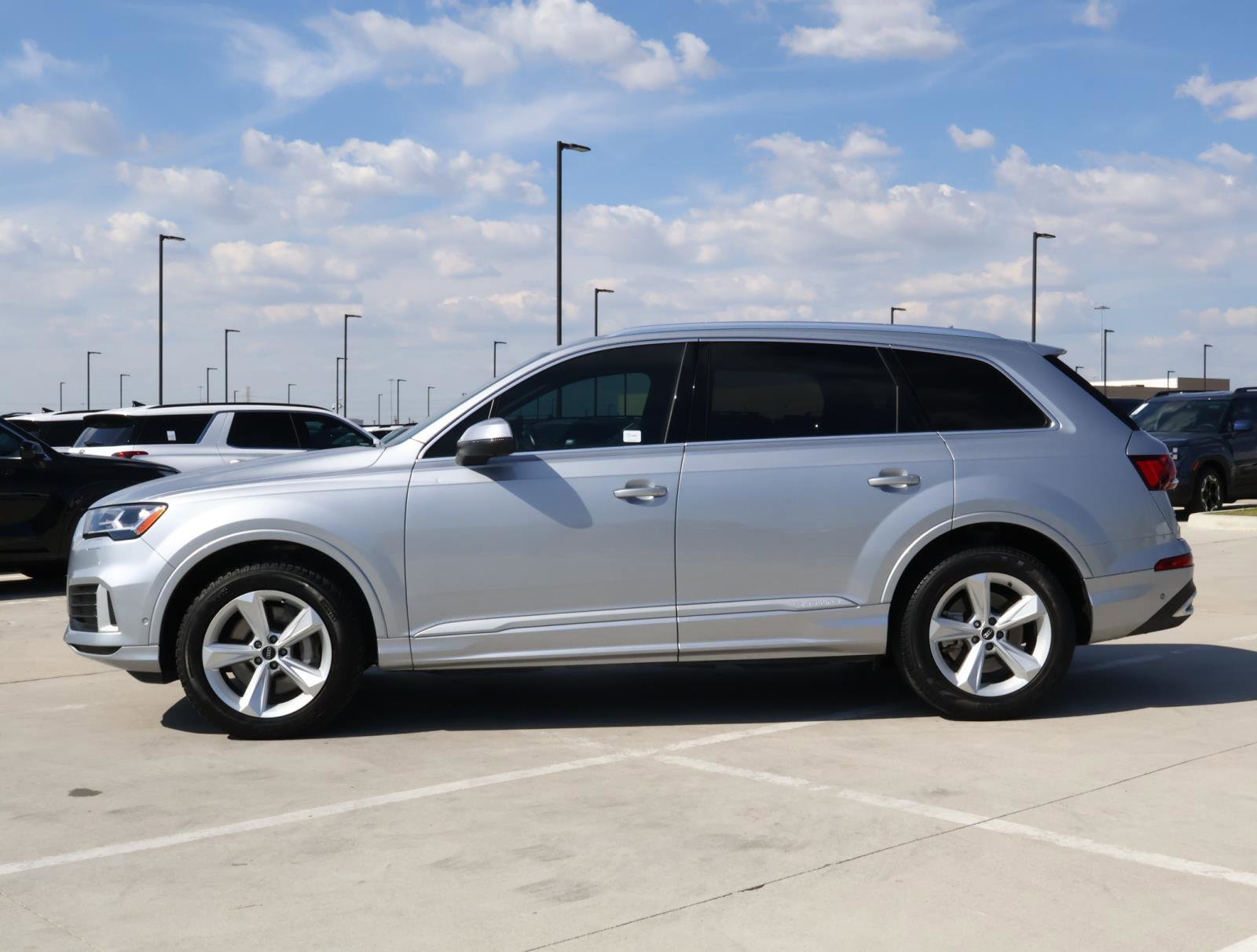 2021 Audi Q7 Premium photo 2
