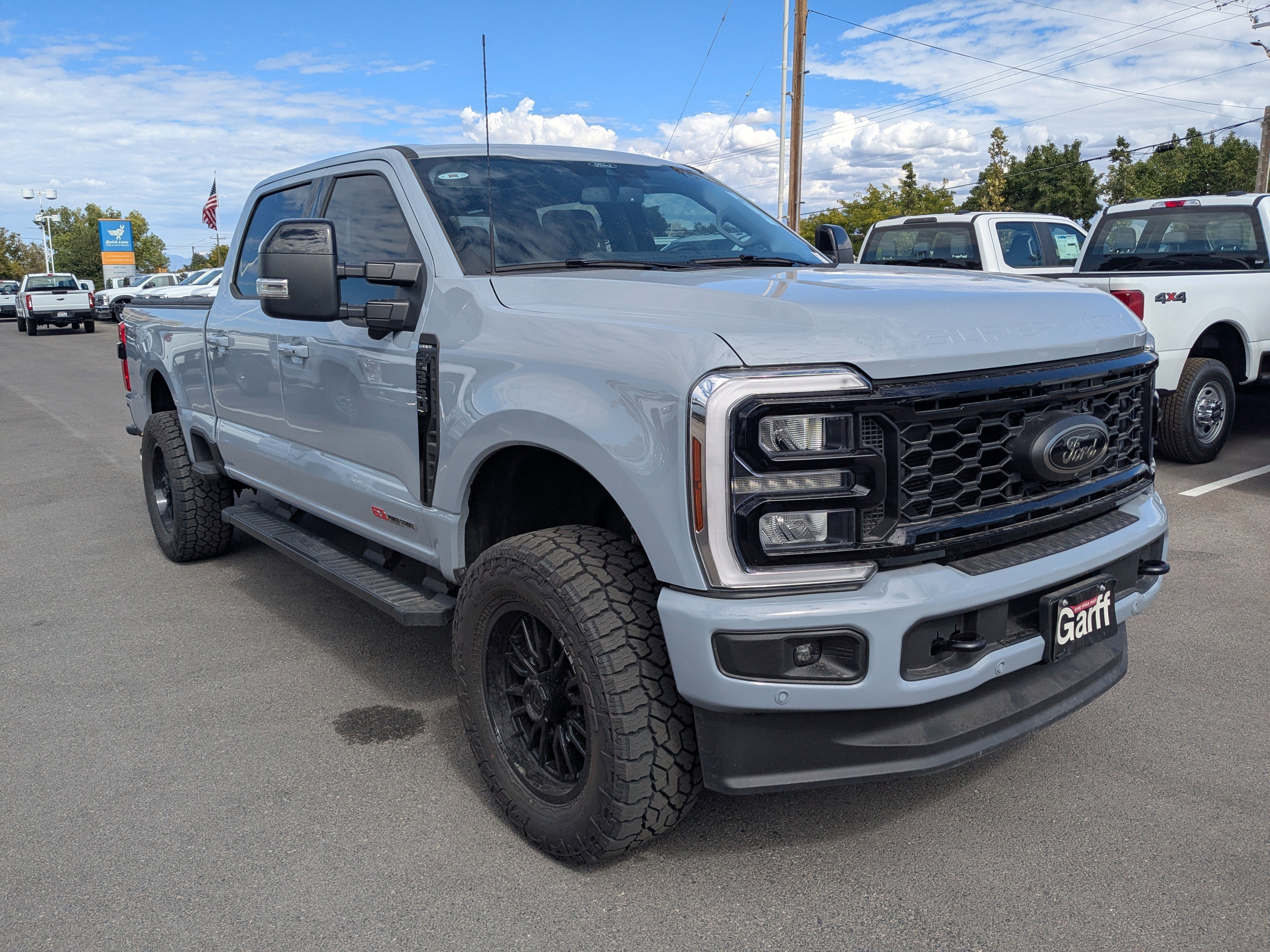2025 Ford F-350 Super Duty Lariat's photo