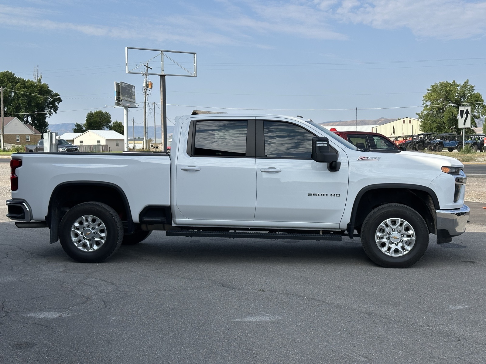 2023 Chevrolet Silverado 2500HD LT photo 3